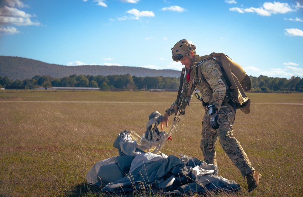 Group Sustainment Battalion, 20th Special Forces Group (Airborne) Conducts Sustained Airborne Training