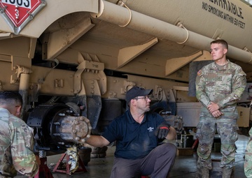 Oshkosh provides expert training to Ivy Division Mechanics