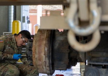 Oshkosh provides expert training to Ivy Division Mechanics