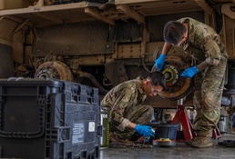 Oshkosh provides expert training to Ivy Division Mechanics