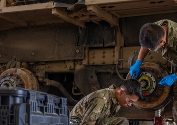 Oshkosh provides expert training to Ivy Division Mechanics