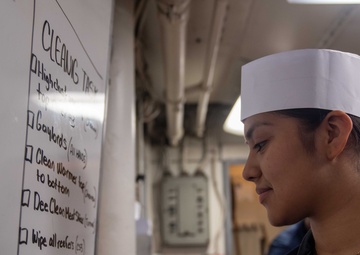 USS Ronald Reagan (CVN 76) Sailors prepare food in the galley