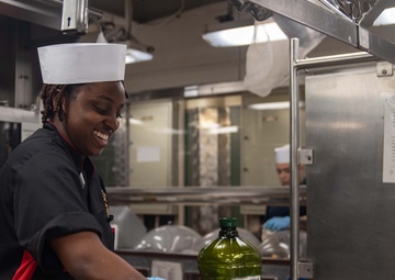 USS Ronald Reagan (CVN 76) Sailors prepare food in the galley