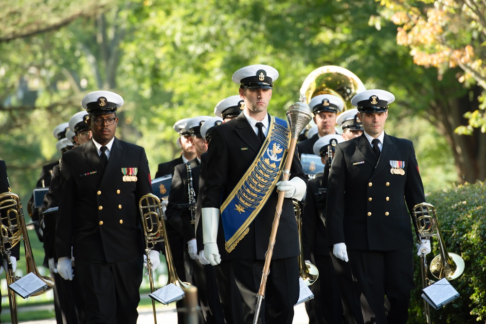 US Navy Band Performs at Wreath Laying Ceremony