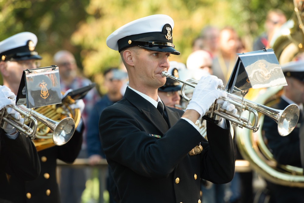 US Navy Band Performs at Wreath Laying Ceremony