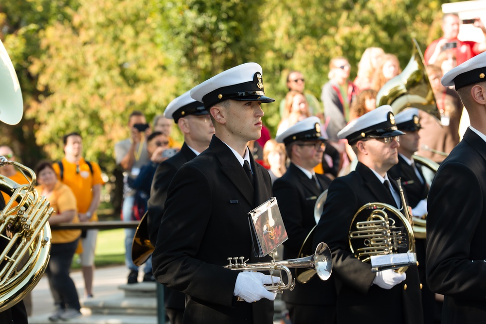 US Navy Band Performs at Wreath Laying Ceremony