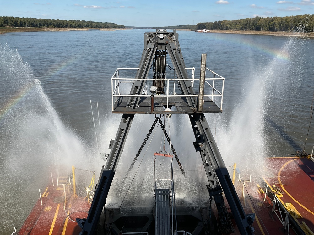 Corps of Engineers team from St. Paul, Minnesota, receives water