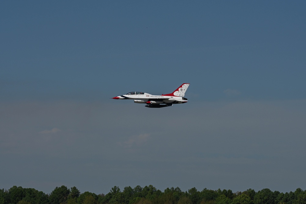 Thunderbirds arrive at LRAFB