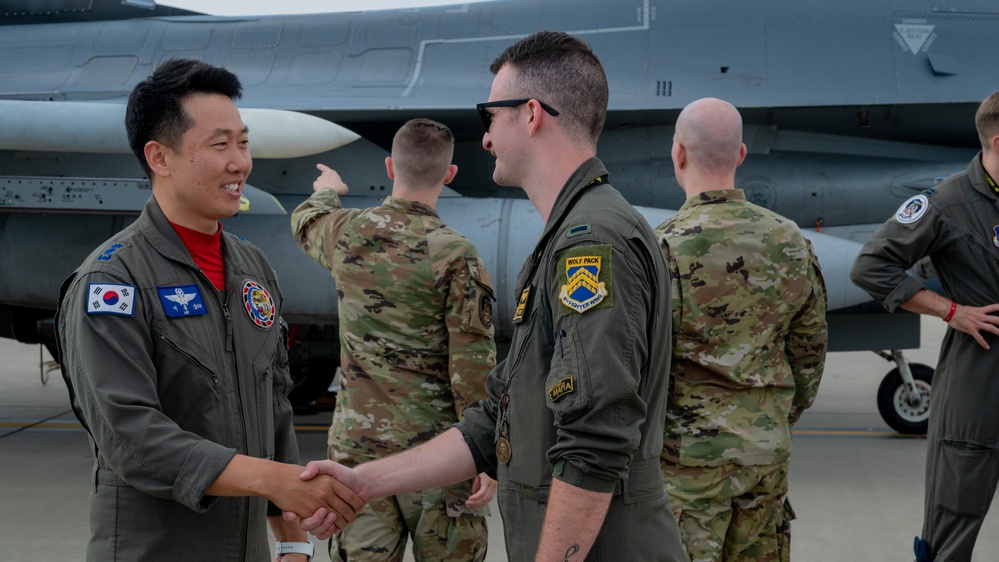 Kunsan pilots open doors to ROK Air Force partners