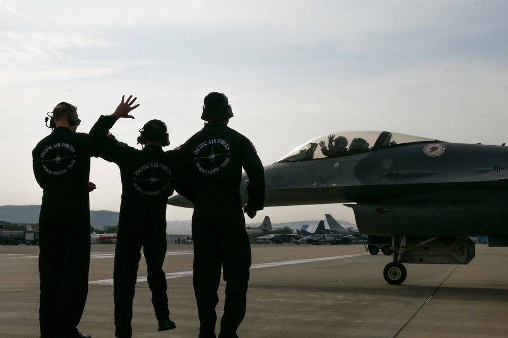 PACAF F-16 Demo Team prepares for Seoul ADEX 2023