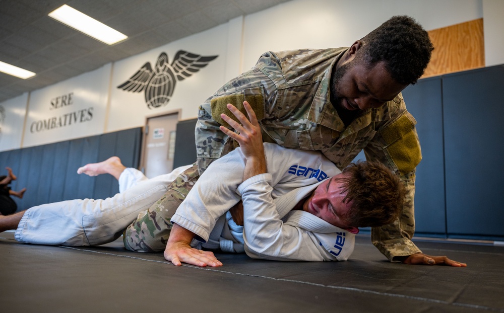 Conducting open mat combatives training