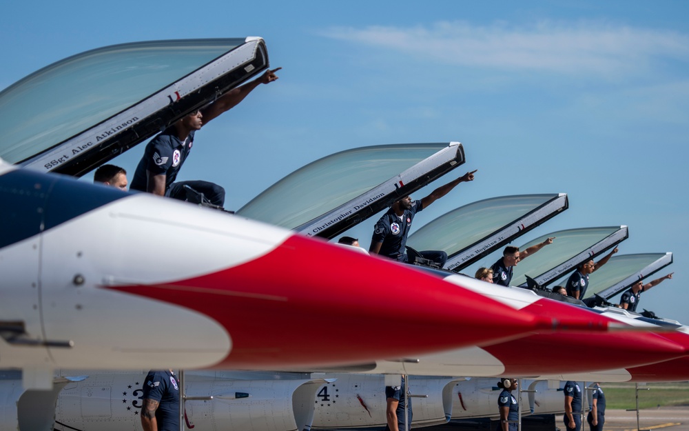 Thunderbirds perform in Houston