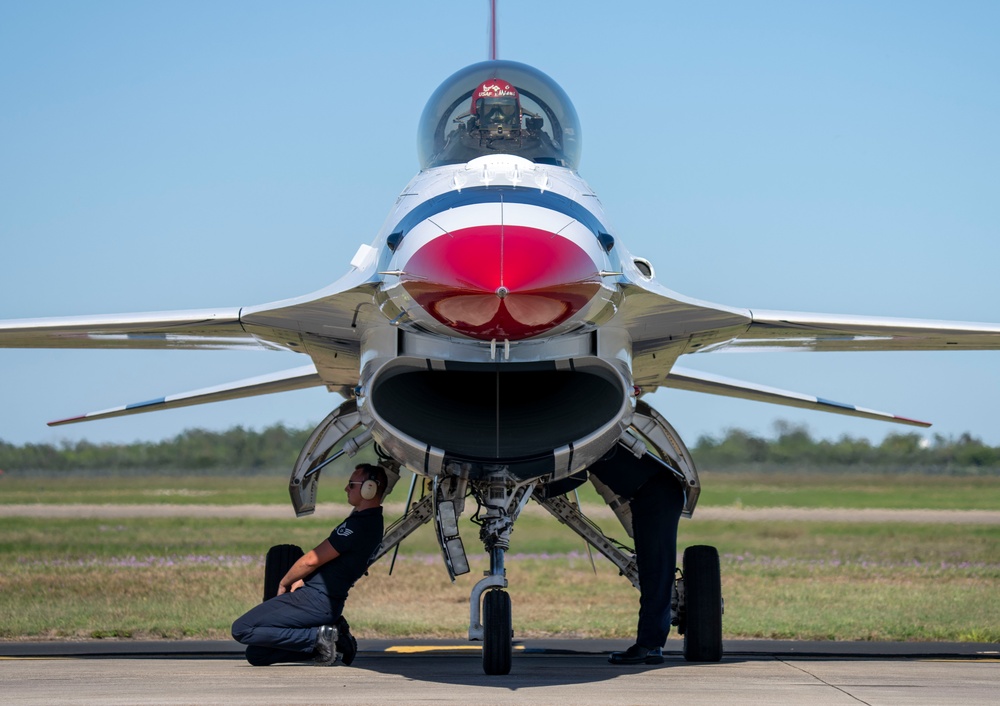 Thunderbirds perform in Houston