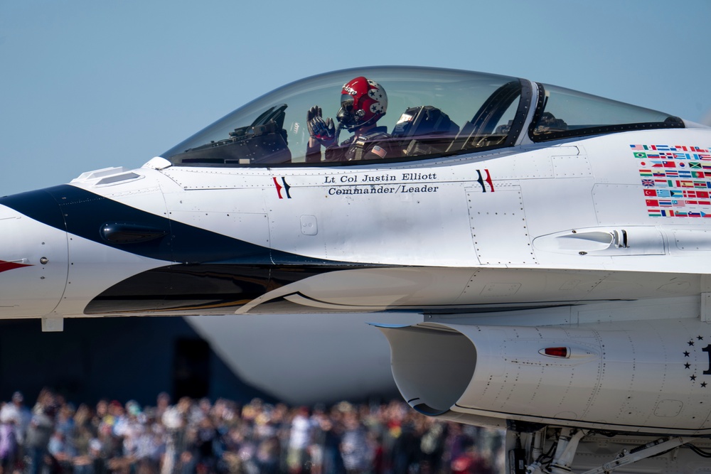 Thunderbirds perform in Houston