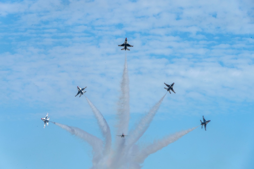 Thunderbirds perform in Houston