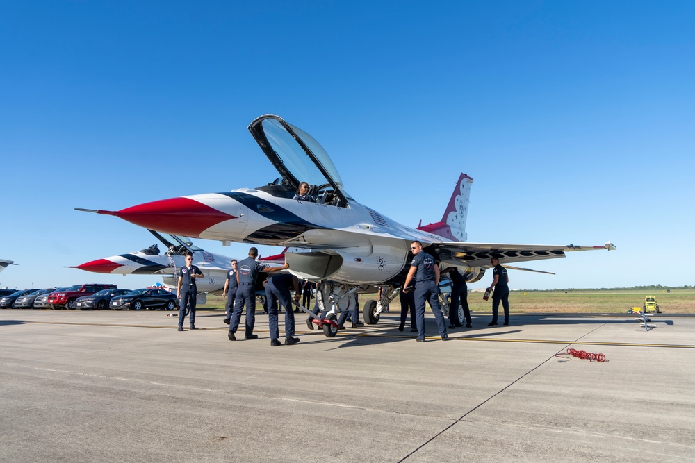 Thunderbirds perform in Houston