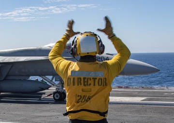 Abraham Lincoln conducts flight operations