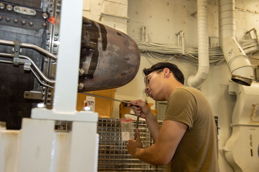 USS Ronald Reagan (CVN 76) Sailors perform maintenance