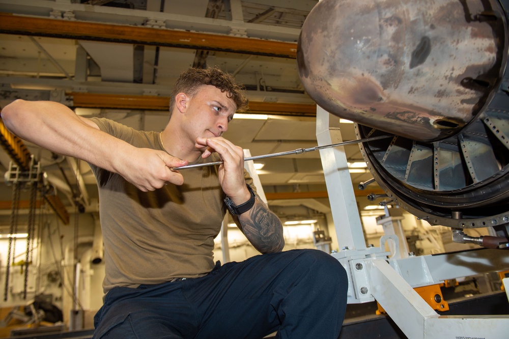 USS Ronald Reagan (CVN 76) Sailors perform maintenance