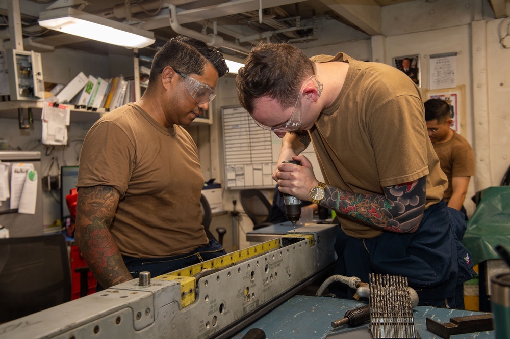 USS Ronald Reagan (CVN 76) Sailors perform maintenance