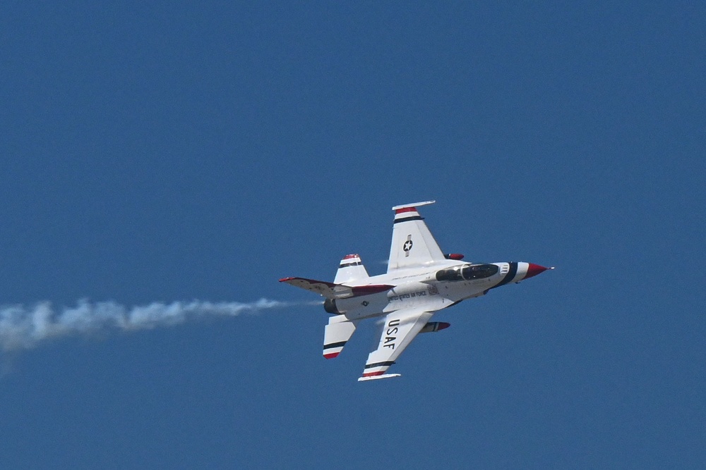 USAF Thunderbirds arrive for TOTR