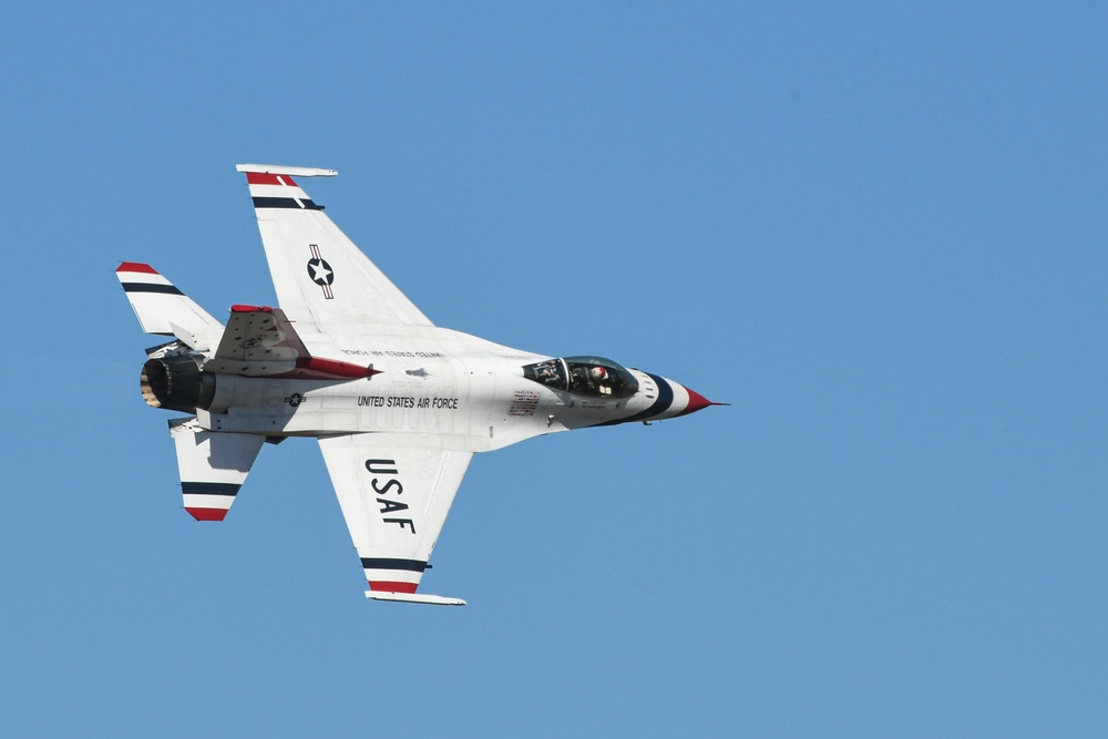 USAF Thunderbirds arrive for TOTR