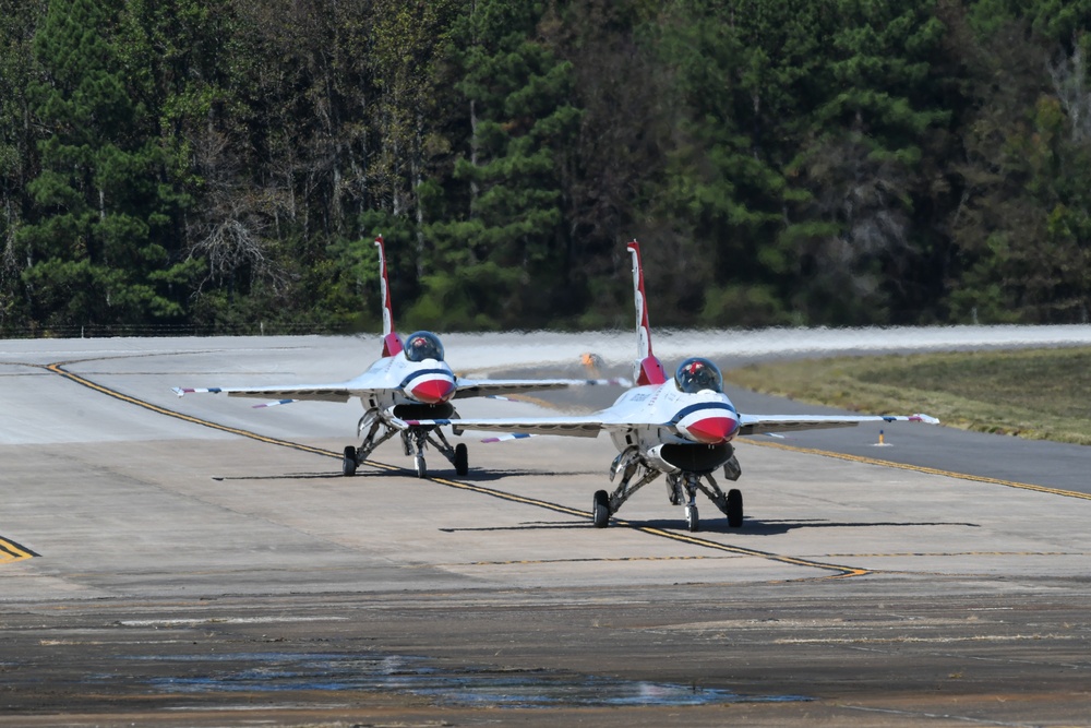 USAF Thunderbirds arrive for TOTR