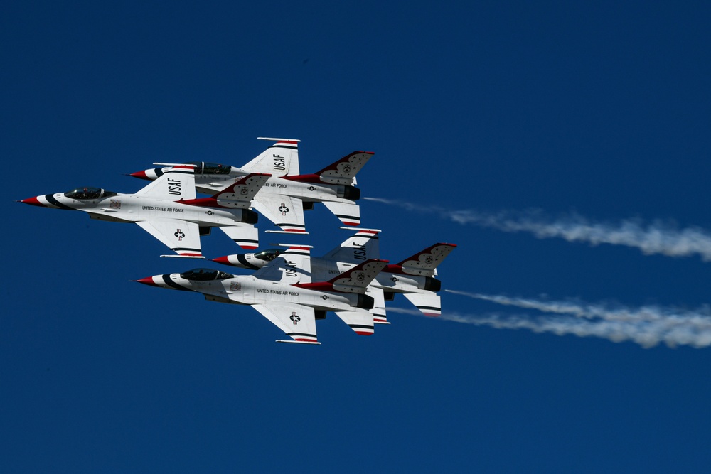 USAF Thunderbirds arrive for TOTR