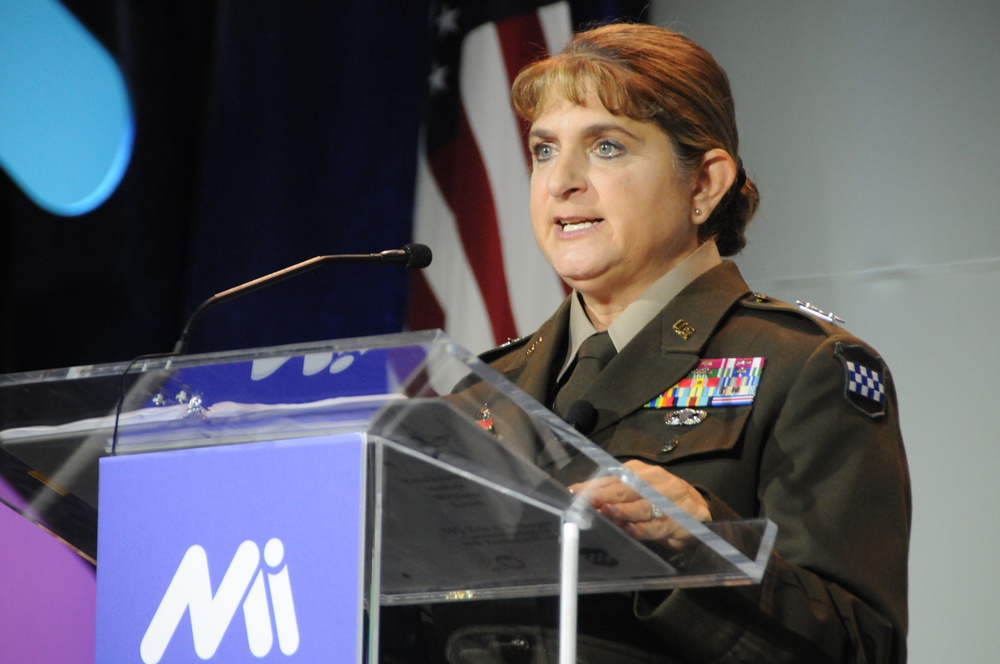 Army Reserve highlights Soldier skills at manufacturers’ summit