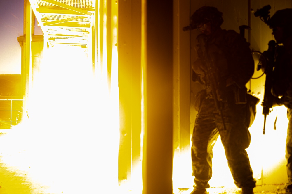 1st Bn., 4th Marines trains in different breaching methods