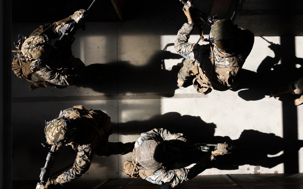 1st Bn., 4th Marines clears buildings during EOTG raid leaders course