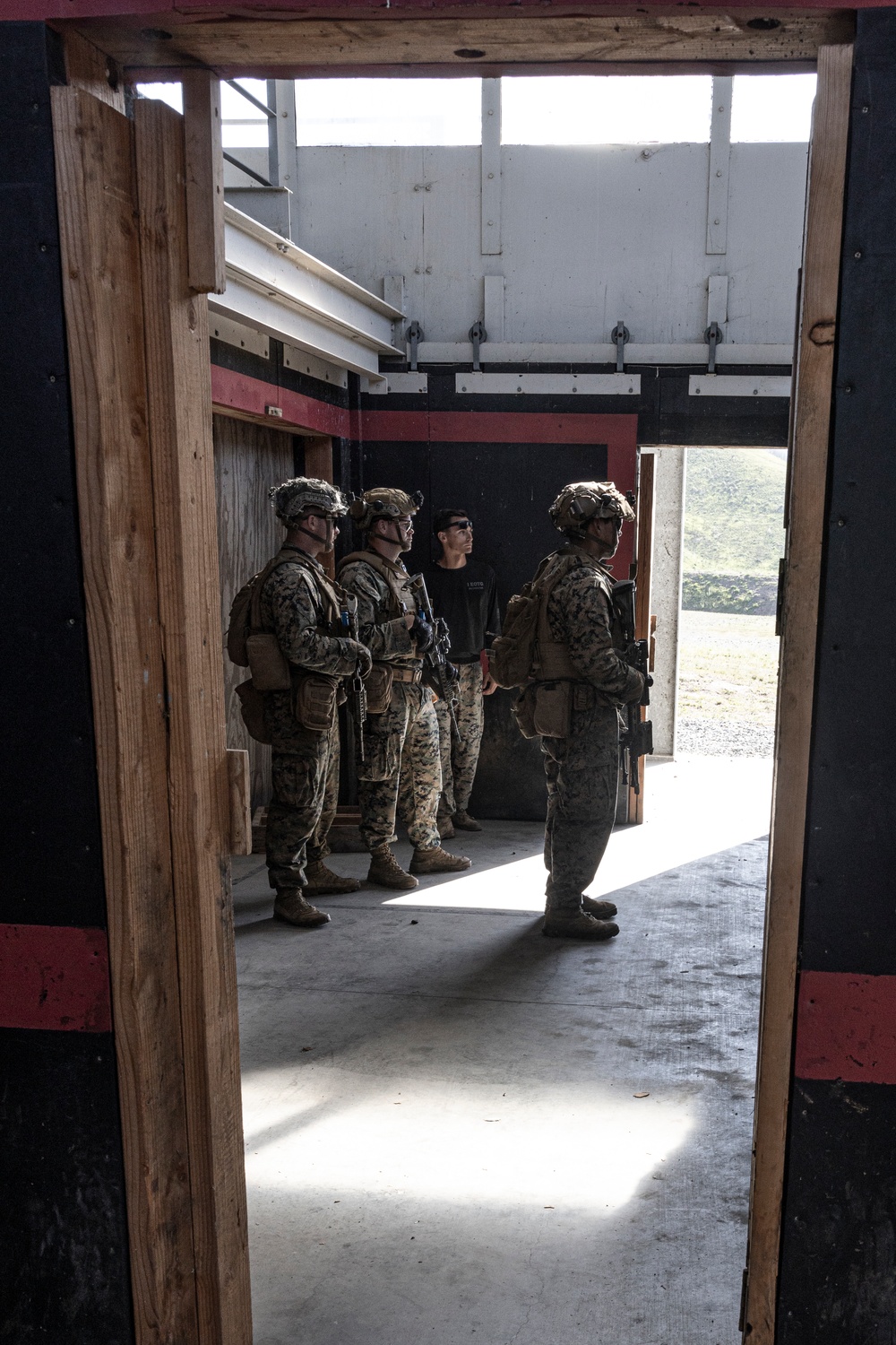 1st Bn., 4th Marines clears buildings during EOTG raid leaders course