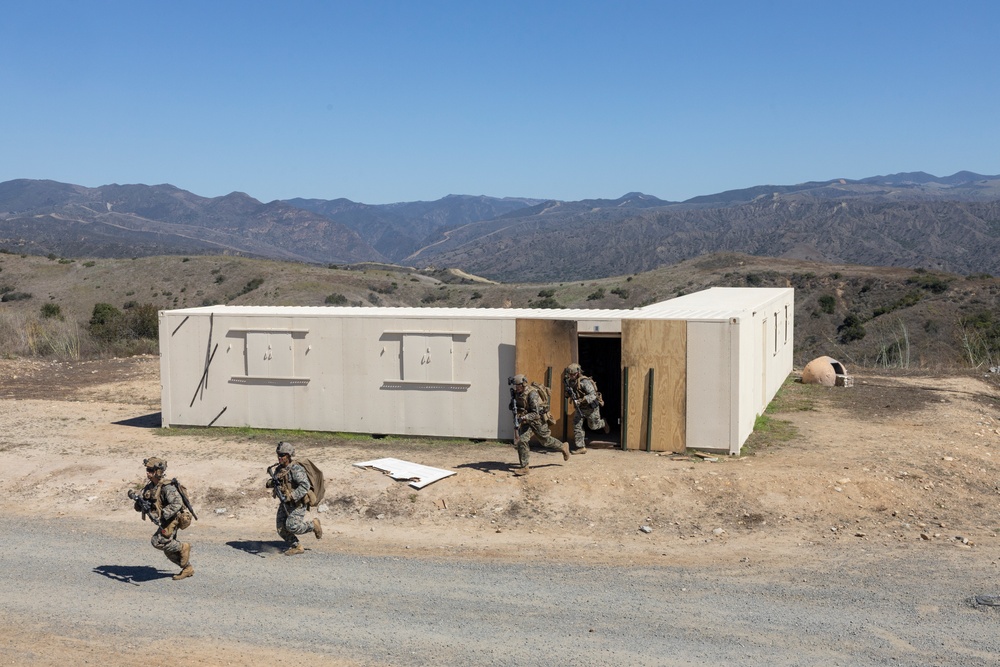 1st Bn., 4th Marines conducts raid during EOTG raid leaders course