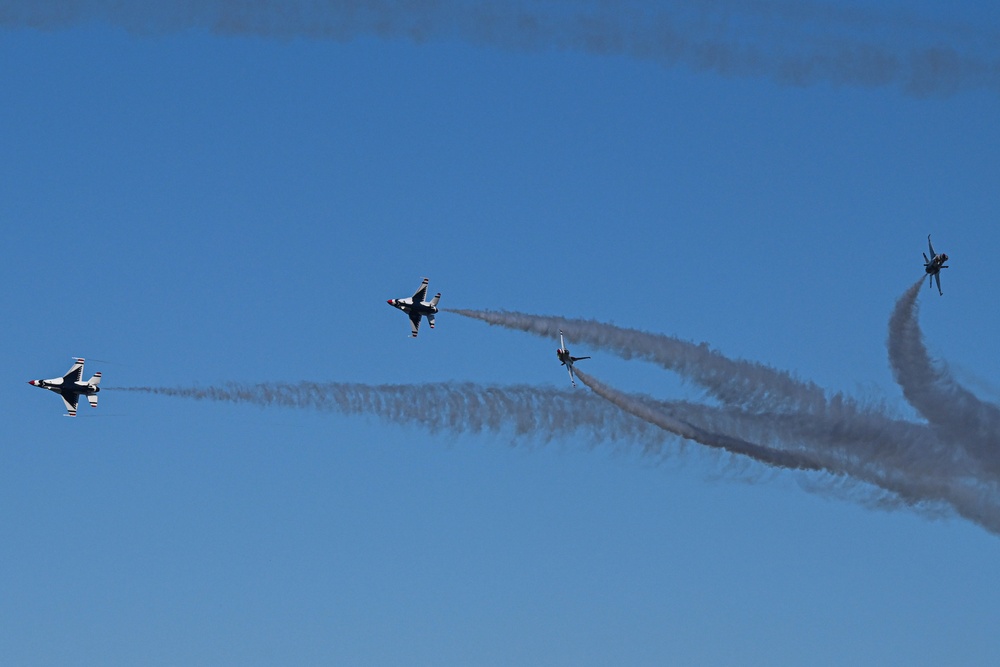 DVIDS Images Thunderbirds practice for Thunder Over the Rock Air