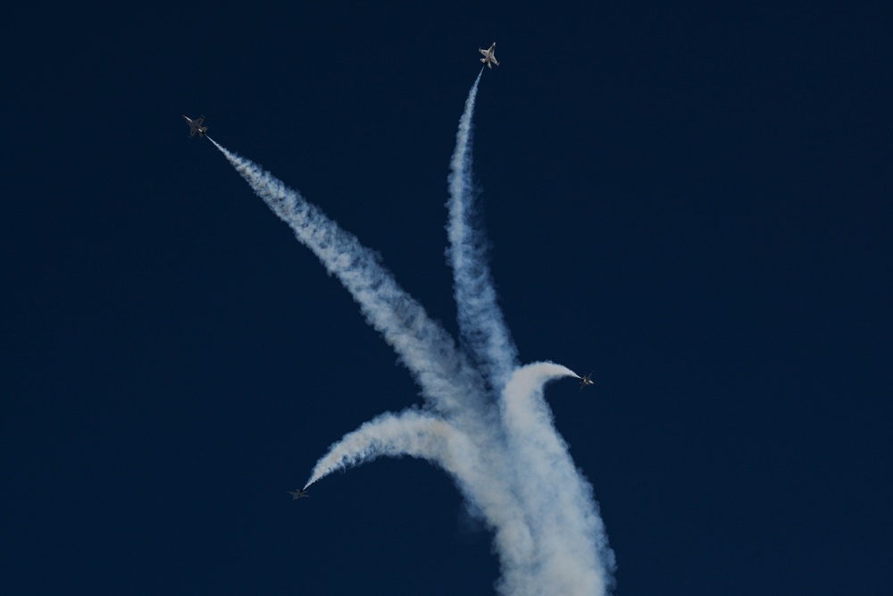 Thunderbirds practice for Thunder Over the Rock Air Show