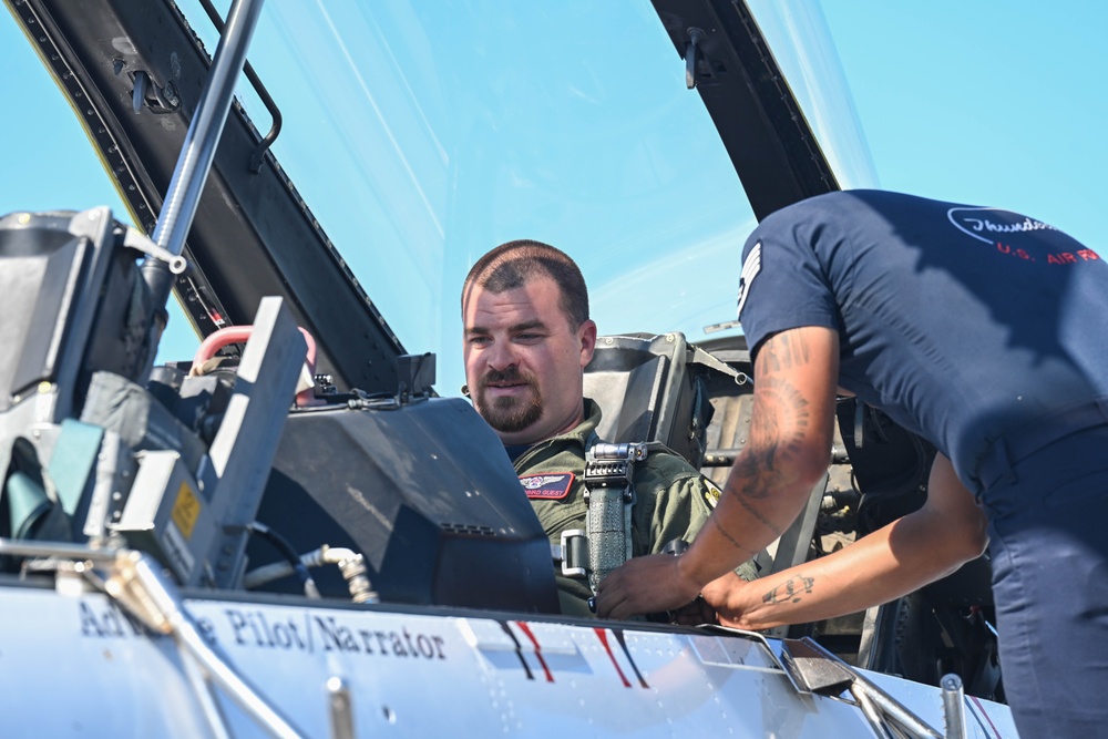Little Rock Hometown Hero flies with Thunderbirds