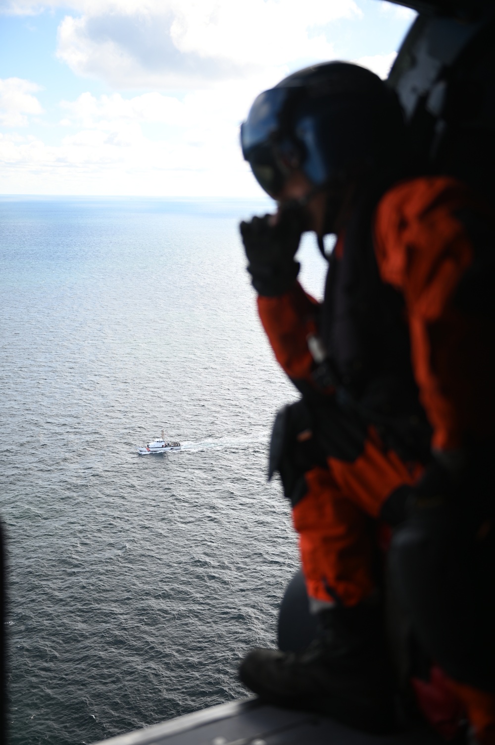 Coast Guard conducts SAREX at wind farm 27 miles off the coast of Virginia