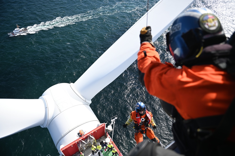 Coast Guard conducts SAREX at wind farm 27 miles off the coast of Virginia