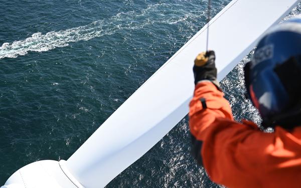 Coast Guard conducts SAREX at wind farm 27 miles off the coast of Virginia