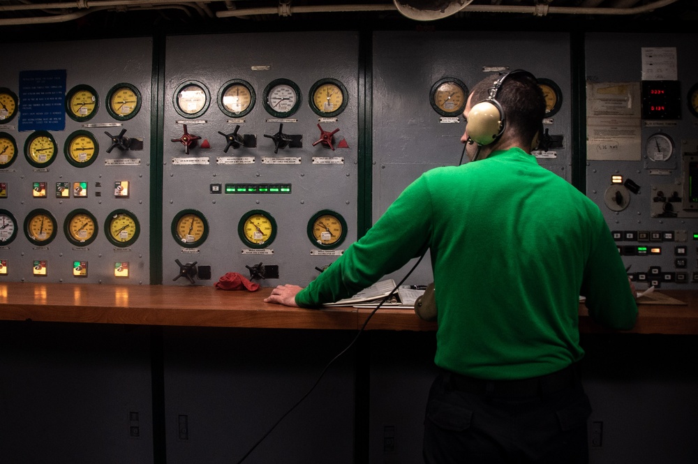 USS Ronald Reagan (CVN 76) Sailor monitors the catapult launch system