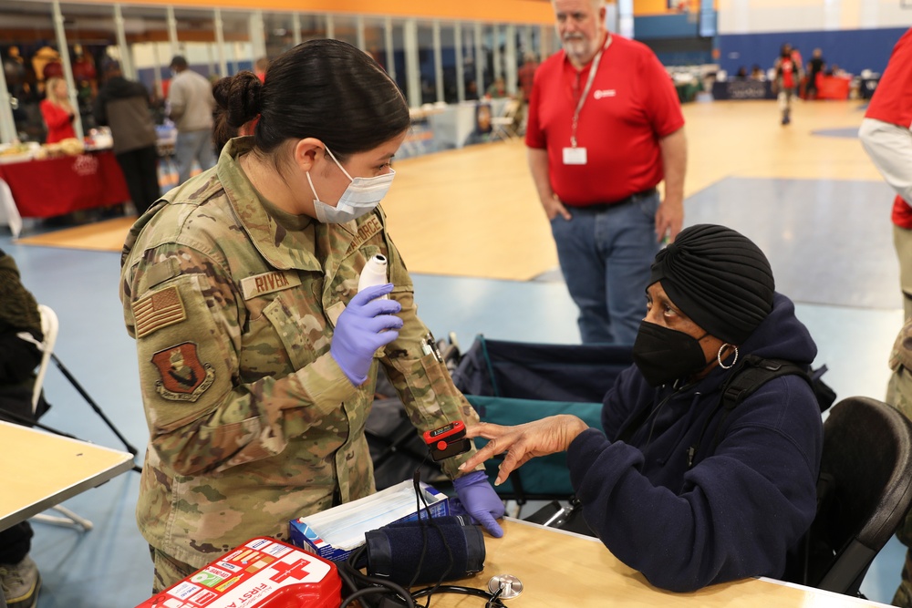 NJNG Soldiers and Airmen Help Homeless Veterans at North Jersey Stand Down