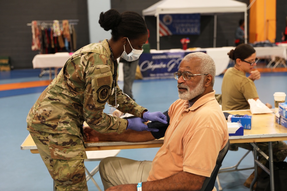 NJNG Soldiers and Airmen Help Homeless Veterans at North Jersey Stand Down