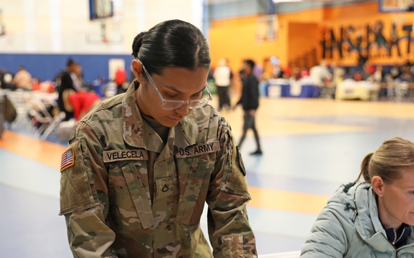 NJNG Soldiers and Airmen Help Homeless Veterans at North Jersey Stand Down
