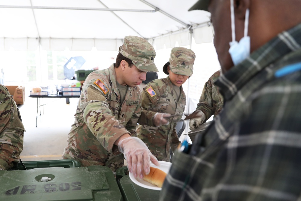 NJNG Soldiers and Airmen Help Homeless Veterans at North Jersey Stand Down