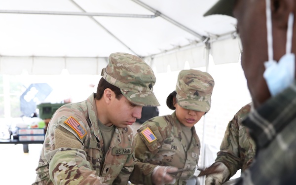 NJNG Soldiers and Airmen Help Homeless Veterans at North Jersey Stand Down