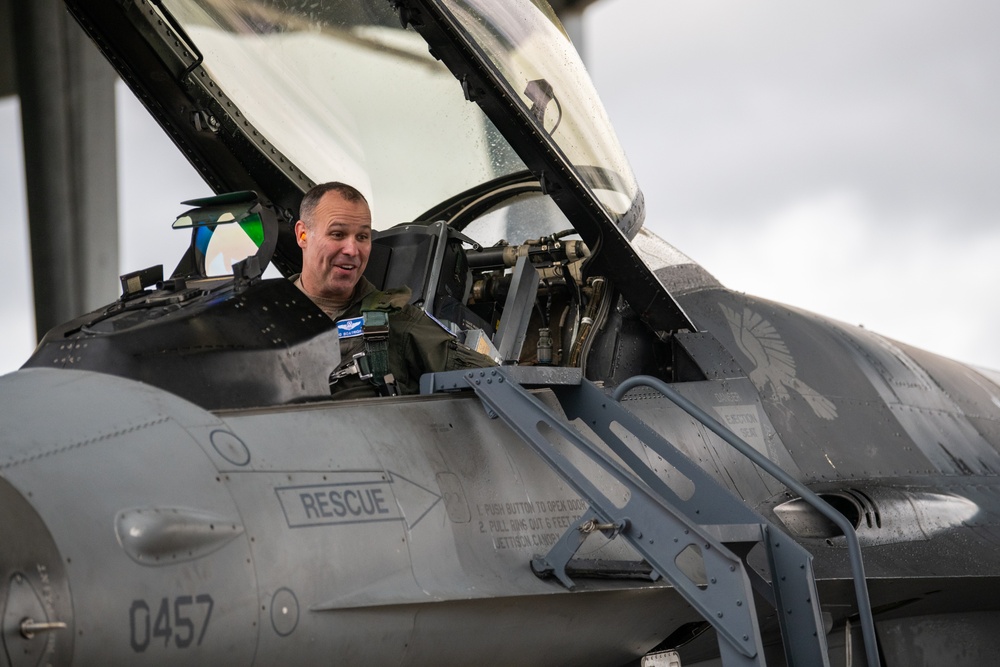 First F-16 fighters arrive at 122nd Fighter Wing