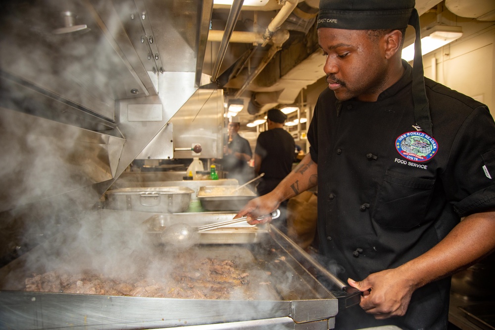 USS Ronald Reagan (CVN 76) hosts cooking competition
