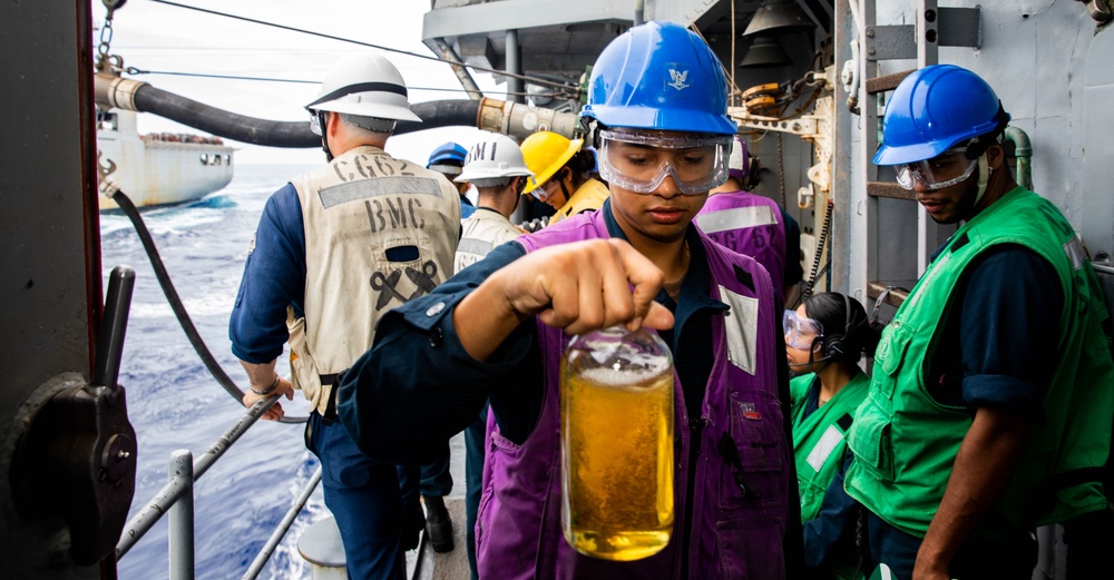 USS Robert Smalls (CG 62) Conducts RAS with USNS Carl Brashear (T-AKE 7)