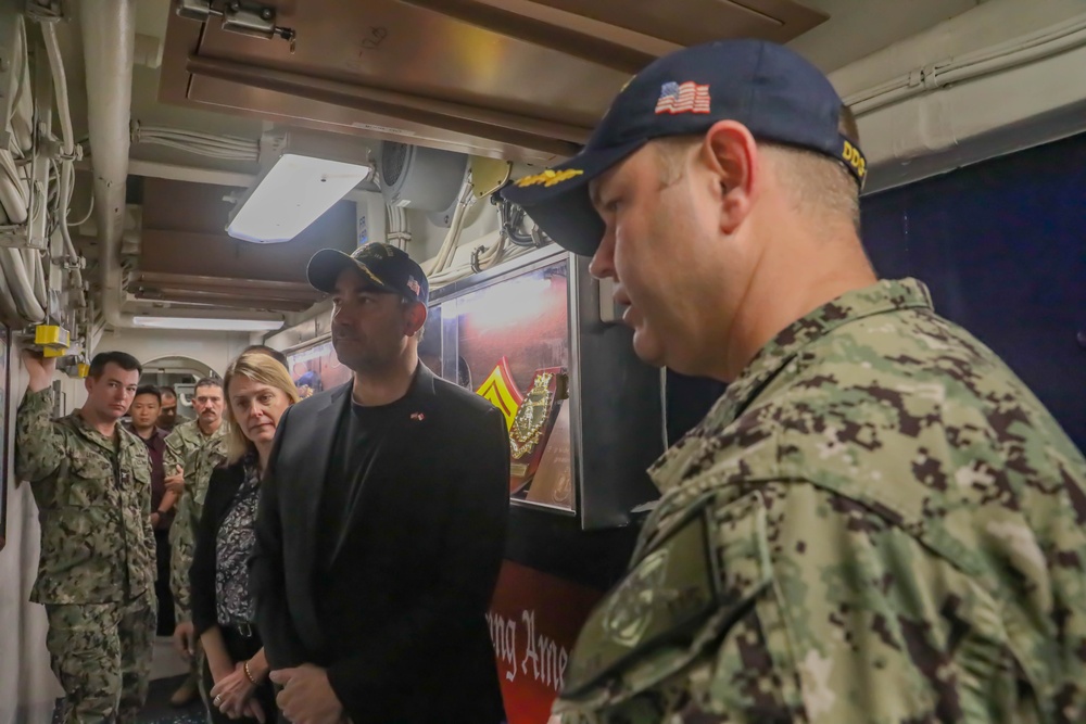 Jonathan Kaplan, U.S. Ambassador to Singapore, and other distinguished guests visit the Arleigh Burke-class guided-missile destroyer USS Rafael Peralta (DDG 115)