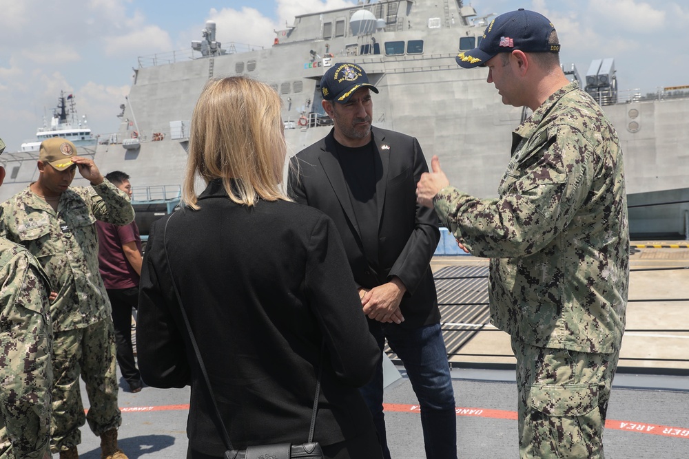 Jonathan Kaplan, U.S. Ambassador to Singapore, and other distinguished guests visit the Arleigh Burke-class guided-missile destroyer USS Rafael Peralta (DDG 115)